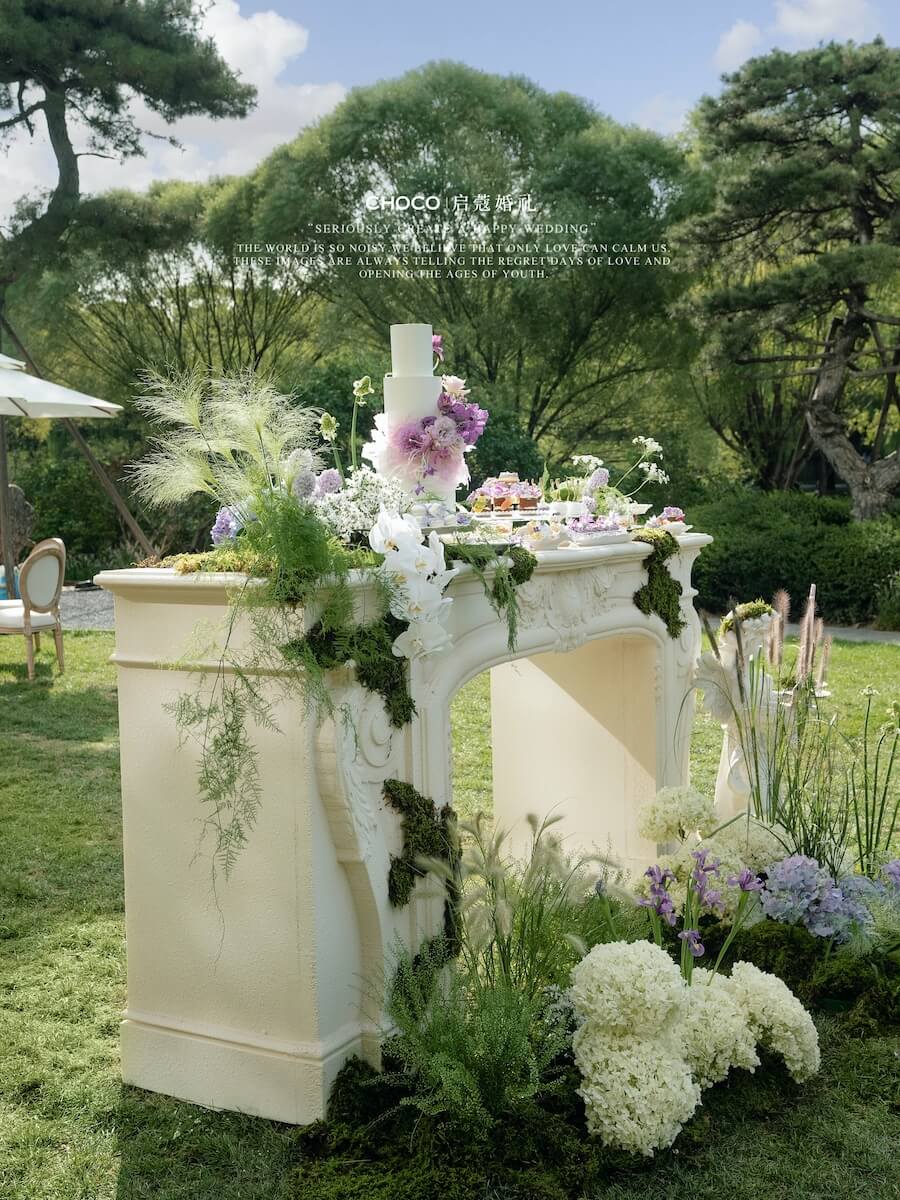 暮光花园｜北京宝格丽酒店：日光与淡紫花海交织的高定草坪婚礼