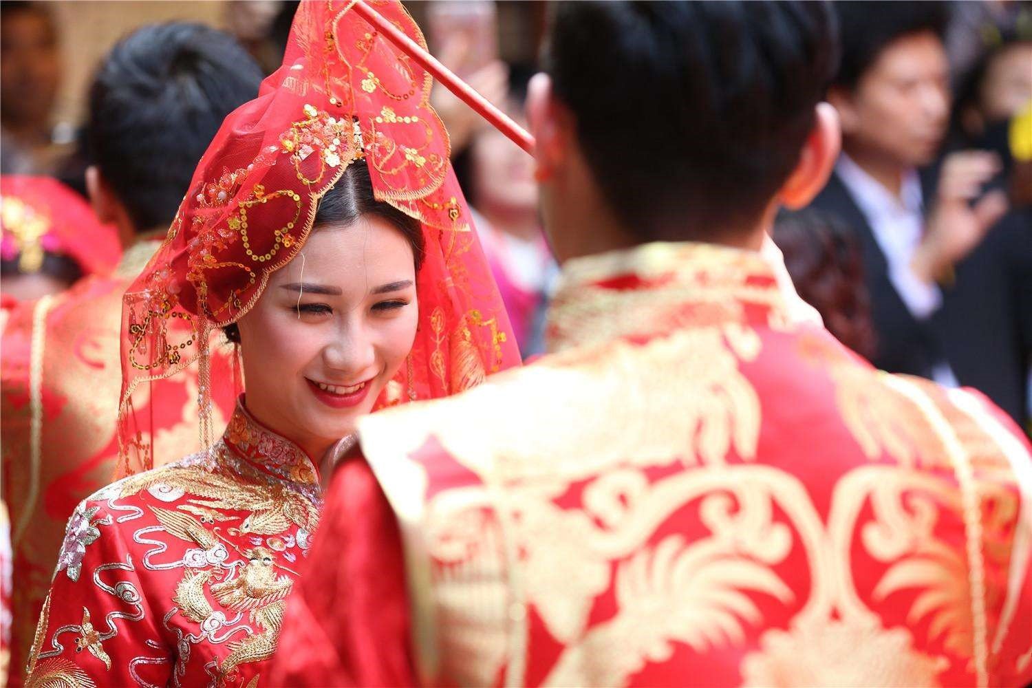 景区重金复原“十里红妆” 弘扬传统婚嫁文化，伴娘好美！