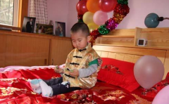 滚床小孩的红包给多少   小孩滚床有什么讲究