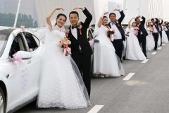 新人集体婚礼是如何举办的？集体婚礼的优缺点比较