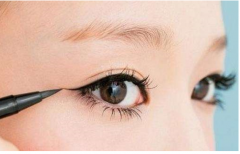 画眼线的五种简单方法 不同眼型怎么样画眼线