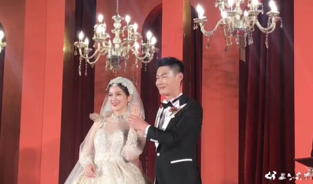 张培萌在北京举行婚庆，婚礼现场现场田径氛围浓烈