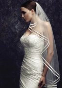 新娘头纱的几种经典佩戴方法