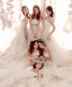 完美婚礼中伴娘团的时尚装扮宝典