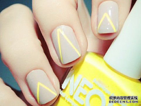 简单美甲图片 简单好看的美甲DIY1.png