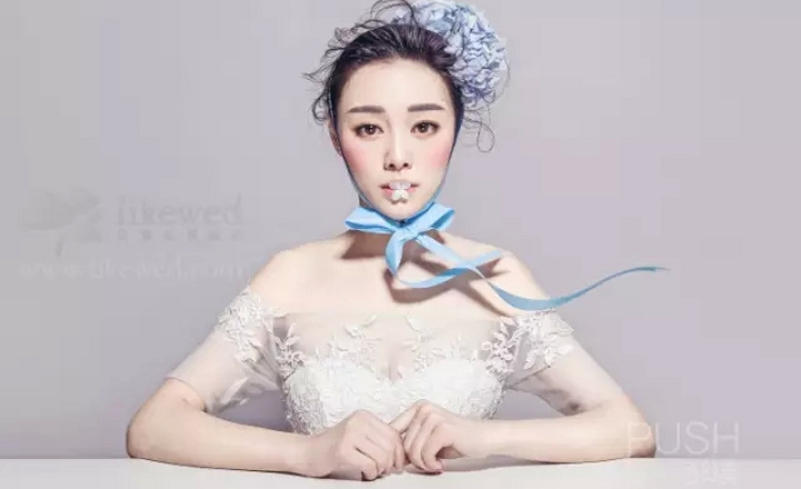 新娘造型丨告别深色系，春夏照样玩轻复古！妥
